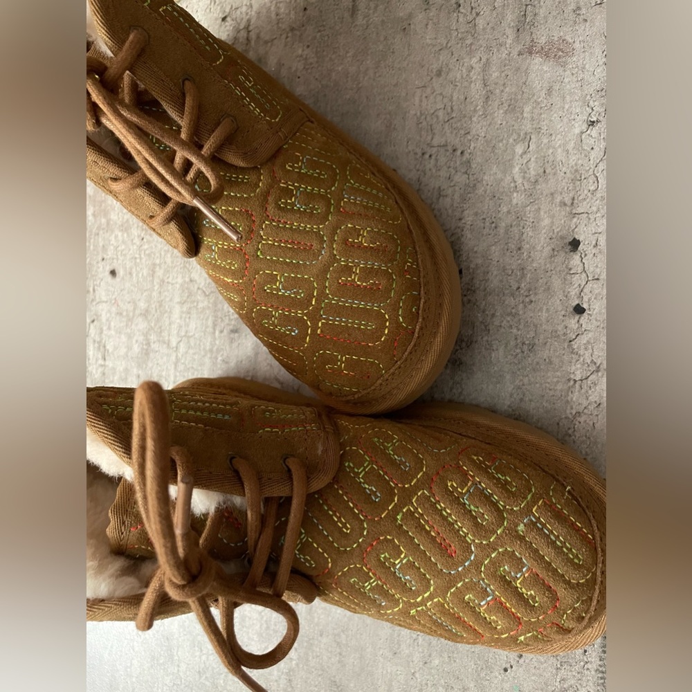 Uggs, kids size 2, wheat 🌾 color, never worn. Like new.